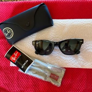 Brand new women’s Ray-Ban Laramie polarized sunglasses. Never used.